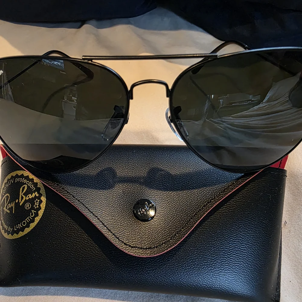 Ray-Ban Black Aviator Sunglasses